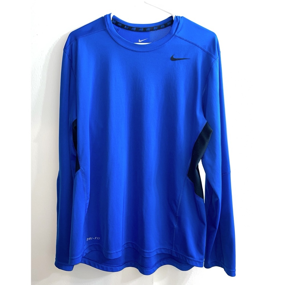 Mens Dri-fit medium nike long sleeve shirt.